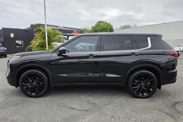2023 Mitsubishi Outlander ZM Black Edition SUV Image 10