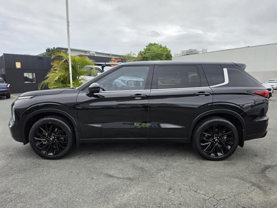 2023 Mitsubishi Outlander ZM Black Edition SUV Image 10