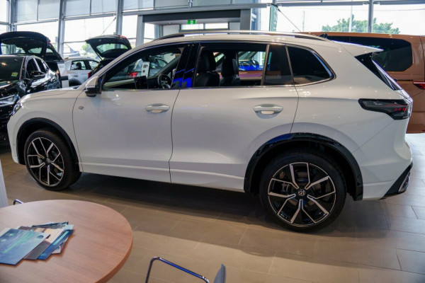 2026 Volkswagen Tiguan CT 195TSI R-Line SUV Image 3