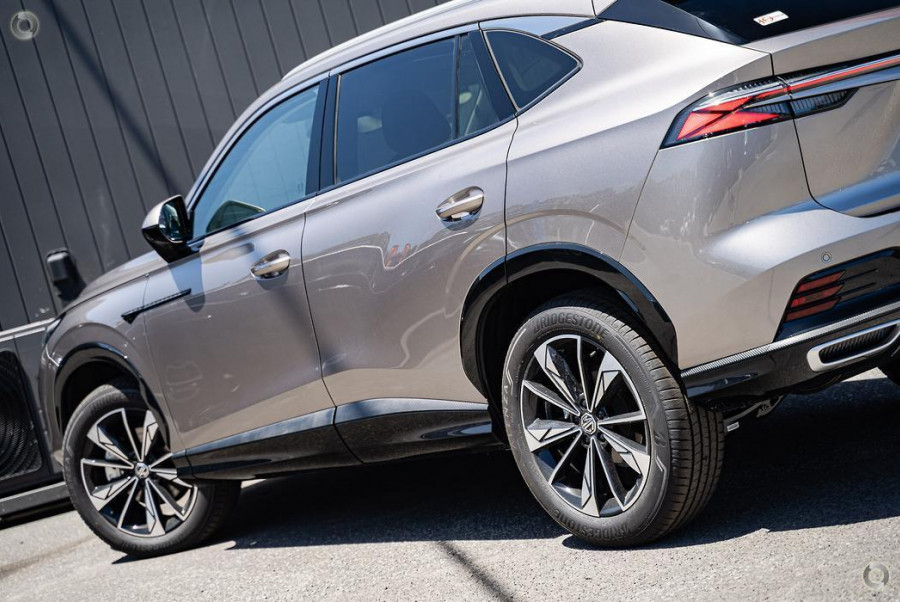 2025 MG HS AS33 Essence SUV Image 7