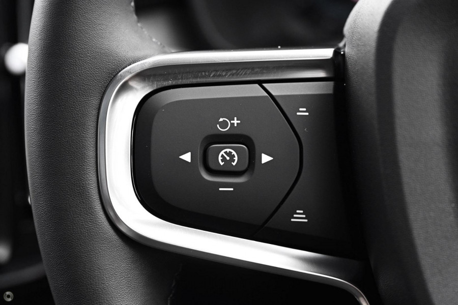 2024 MY25 Volvo XC40 XZ Ultra B4 Bright SUV Image 15