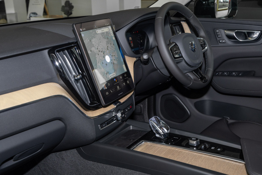 2026 Volvo XC60 UZ Plus T8 Plug-in Hybrid Dark SUV