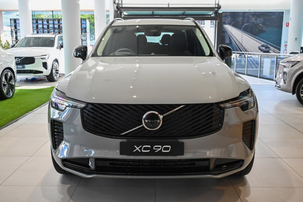 2026 Volvo XC90 L Series Ultra B5 Dark SUV Image 2