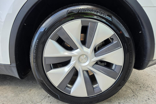 2023 Tesla Model Y  Rear-Wheel Drive SUV Image 22