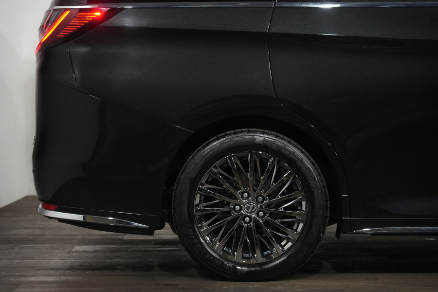 2025 Lexus LM 500h Ultra Luxury Black Trim SUV Image 6