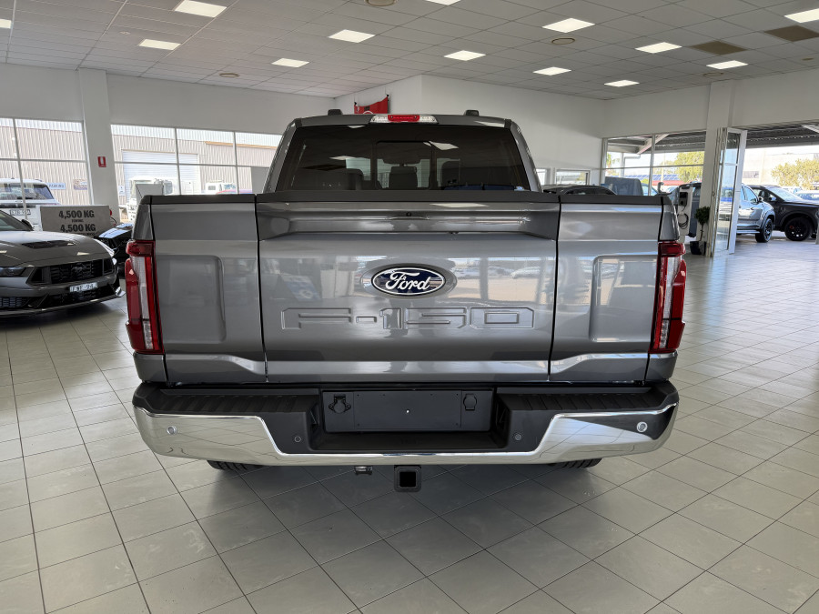 2024 Ford F-150  Lariat Dual Cab Image 8
