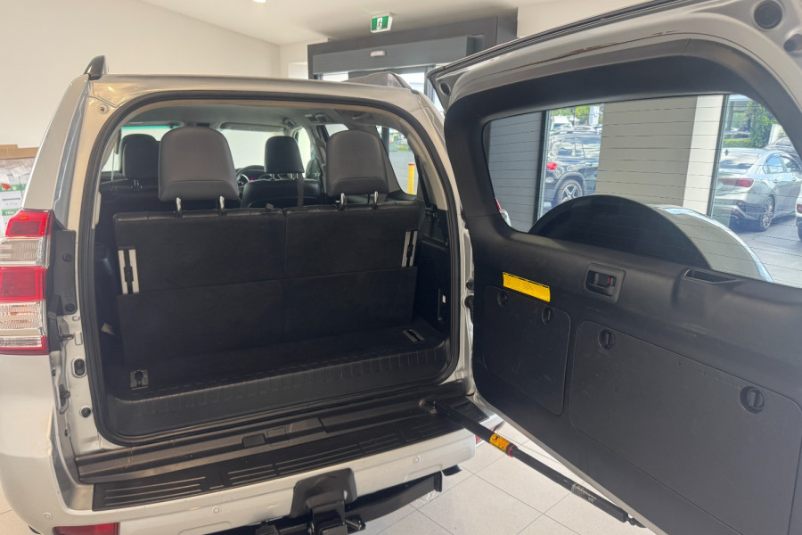 2014 Toyota LandCruiser Prado GDJ150R VX SUV Image 10