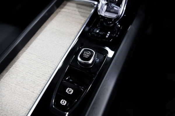 2026 Volvo XC60 UZ B5 Ultra Dark 2L Mild Hybrid AWD SUV Image 13