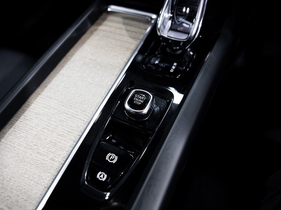 2026 Volvo XC60 UZ B5 Ultra Dark 2L Mild Hybrid AWD SUV Image 13