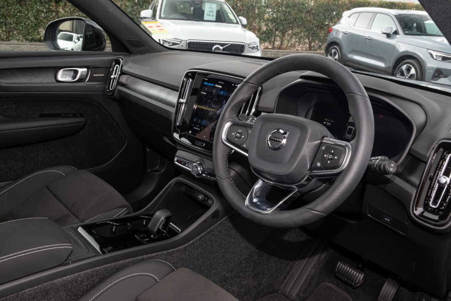 2025 Volvo EX40 No Series Black Edition SUV Image 7