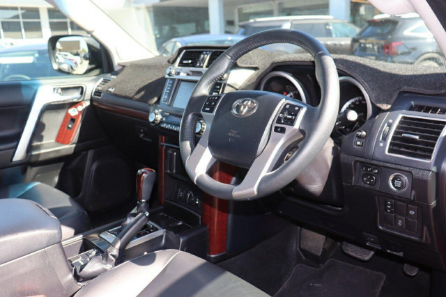 2017 Toyota LandCruiser Prado GDJ150R VX SUV Image 16