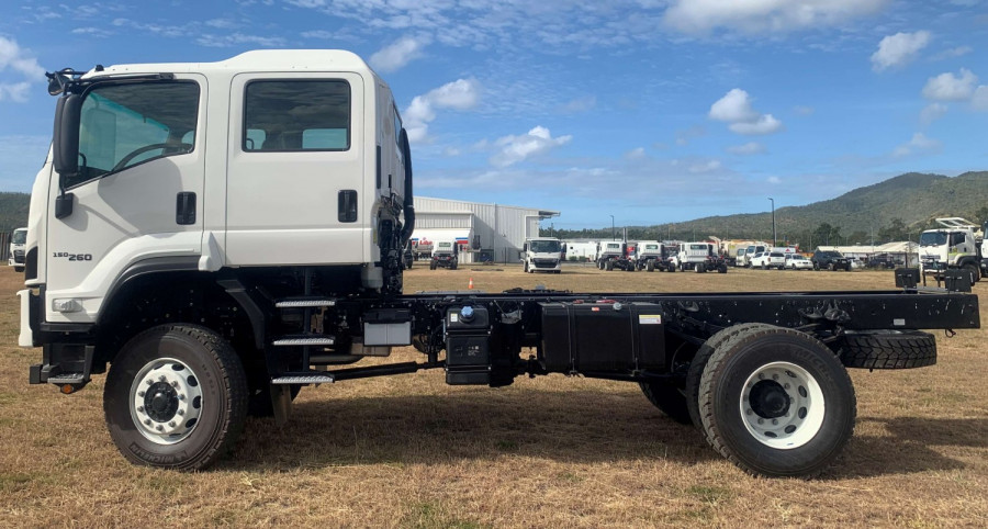 2025 Isuzu  FTS 150-260 AT C43 4X4 Cab Chassis Image 5