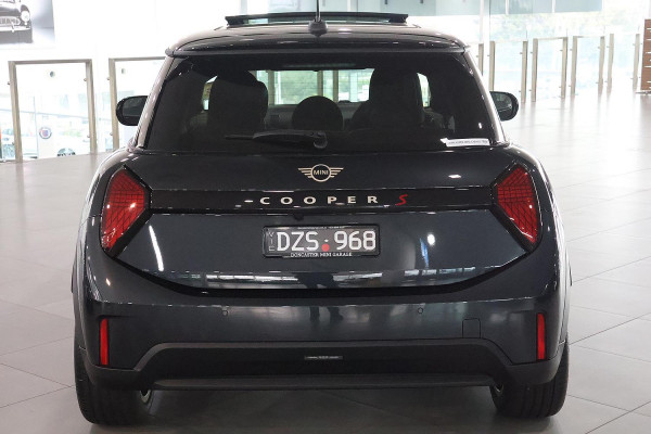 2025 MINI Cooper F65 S Favoured Hatch image 4