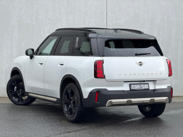 2026 MINI Countryman U25 C Favoured SUV image 3