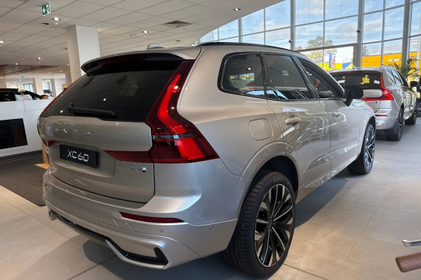 2026 Volvo XC60 UZ Ultra T8 Plug-in Hybrid Dark SUV Image 2