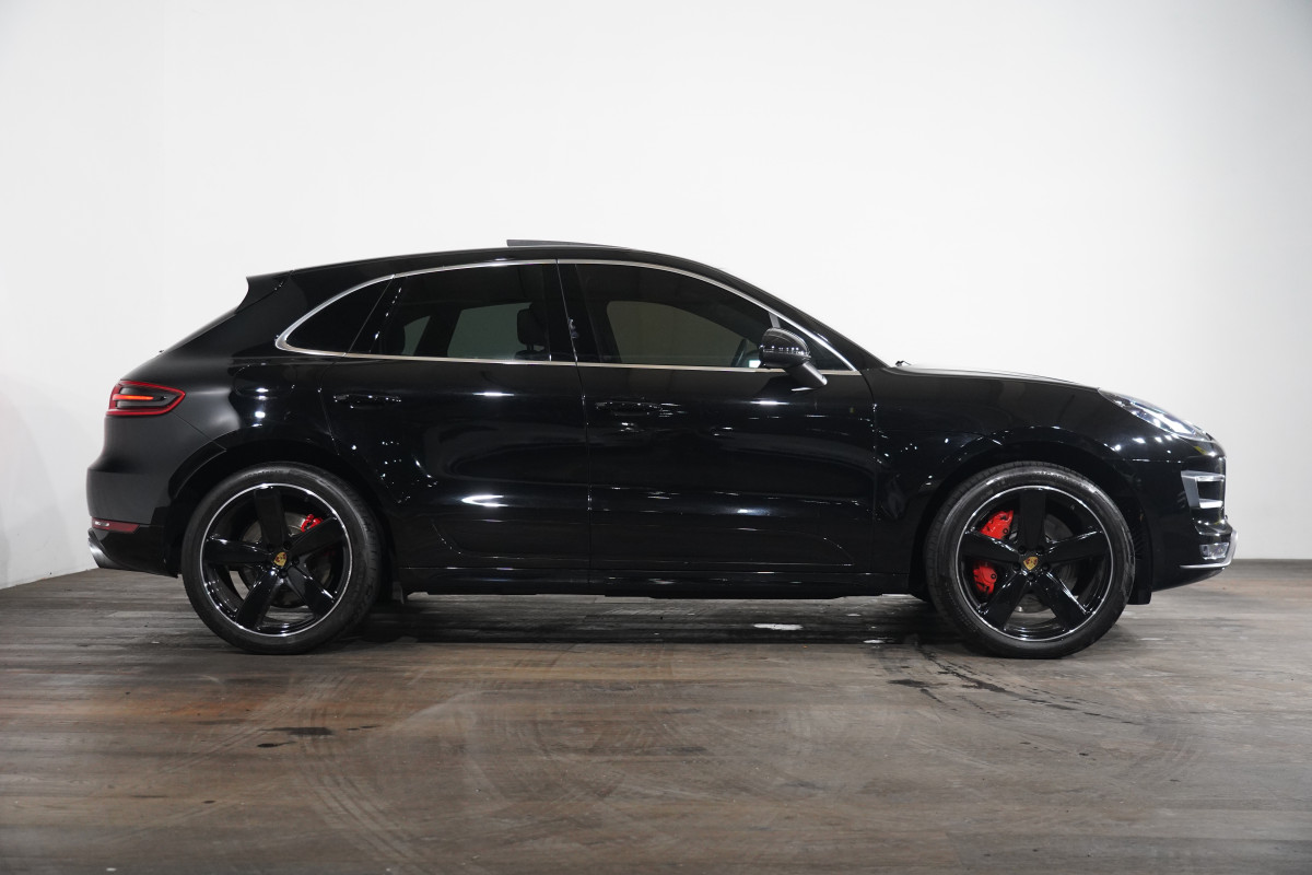 2017 Porsche Macan Turbo SUV Image 4