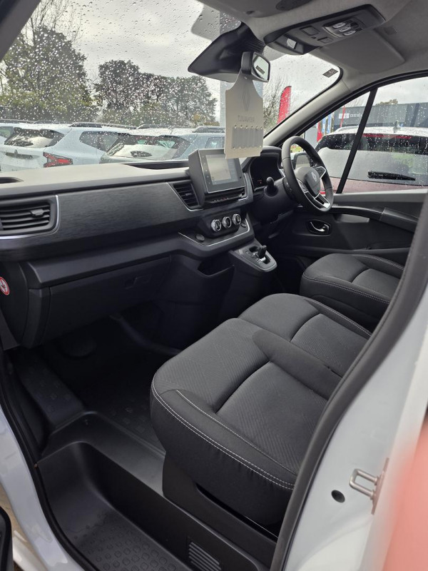 2026 Renault Trafic X82 Crew Lifestyle Van image 7