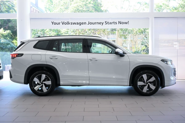 2025 Volkswagen Tayron R4 110TSI Life SUV Image 3