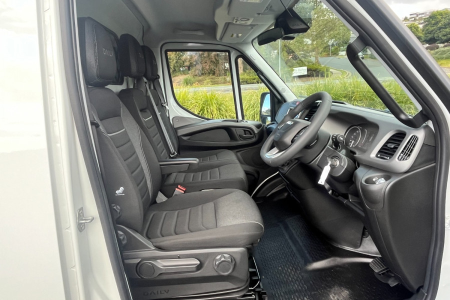 2024 Iveco Daily 35S18 Van Image 18