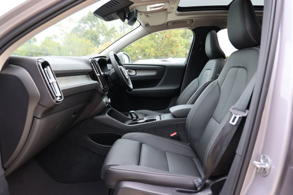 2025 MY26 Volvo XC40 XZ Plus B4 SUV Image 28