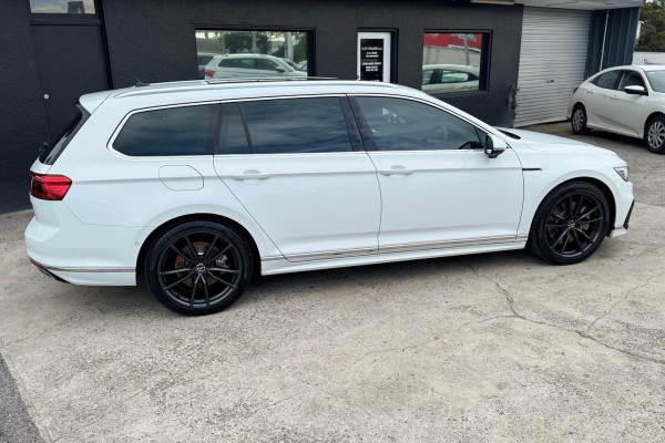2021 Volkswagen Passat B8 206TSI R-Line Wagon Image 5