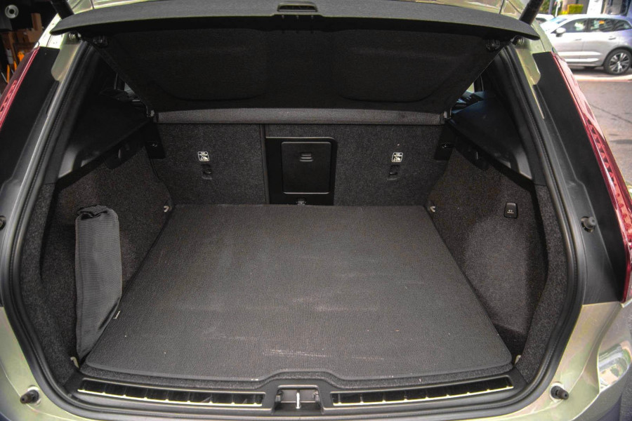 2024 MY25 Volvo XC40  Ultra B4 Bright SUV Image 10