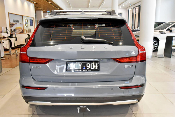 2023 MY24 Volvo V60 Cross Country  Ultimate B5 Bright Wagon Image 4