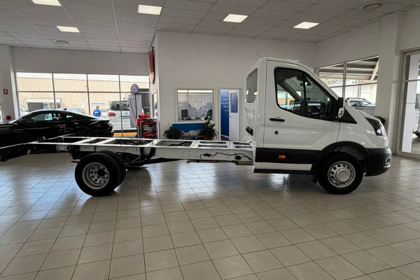 2025 MY25.75 Ford Transit VO 500E Cab Chassis Image 6