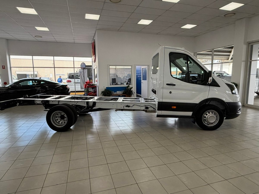 2025 MY25.75 Ford Transit VO 500E Cab Chassis Image 6