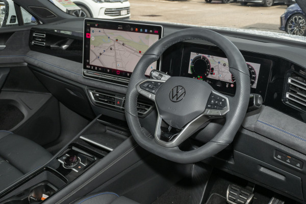 2026 Volkswagen Tayron R4 200TSI eHybrid R-Line SUV Image 6