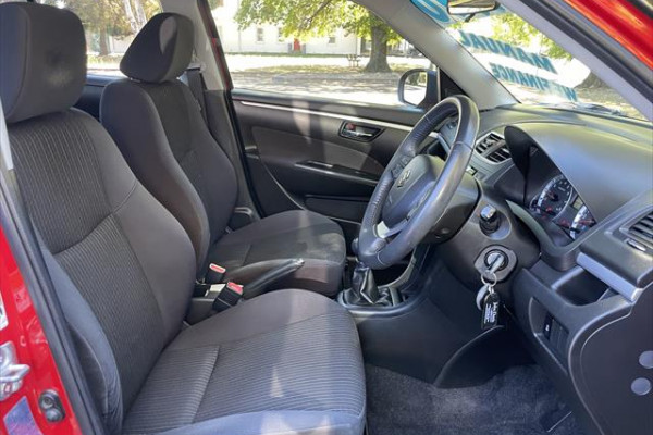 2014 Suzuki Swift GL Hatch Image 2