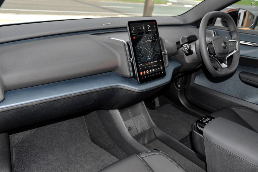 2026 Volvo EX30  Single Motor Extended Range Ultra SUV Image 7