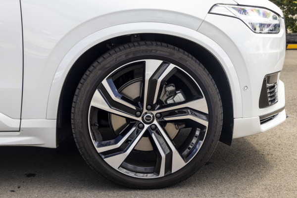 2024 Volvo XC90 L Series Recharge Ultimate T8 Plug-In Hybrid SUV Image 6