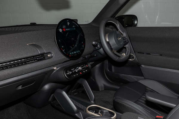 2026 MINI Cooper J01 SE Favoured Hatch