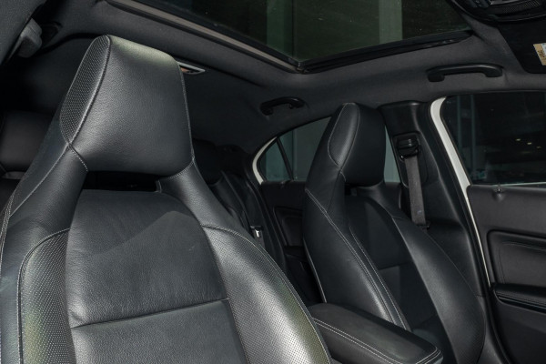 2014 Mercedes-Benz A-Class W176 A200 Hatch image 10