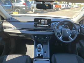 2024 Mitsubishi Outlander ZM LS SUV image 23