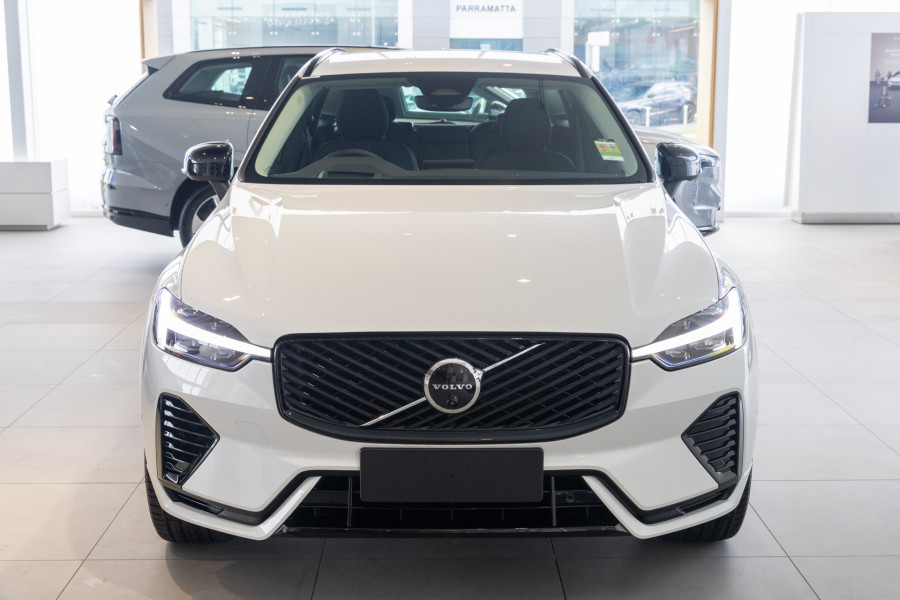 2026 Volvo XC60 UZ Plus T8 Plug-in Hybrid Dark SUV Image 4