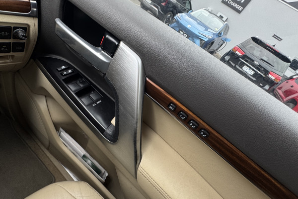 2017 Toyota LandCruiser VDJ200R Sahara SUV Image 31