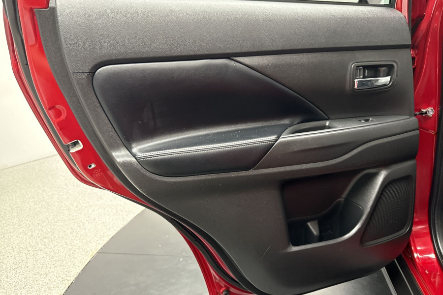 2020 Mitsubishi Outlander ZL LS SUV Image 14