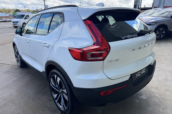 2026 Volvo XC40 XZ Ultra B4 Dark SUV Image 7