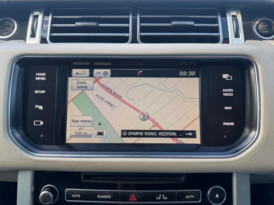 2014 MY14.5 Land Rover Range Rover L405 SDV8 Vogue SE SUV Image 14