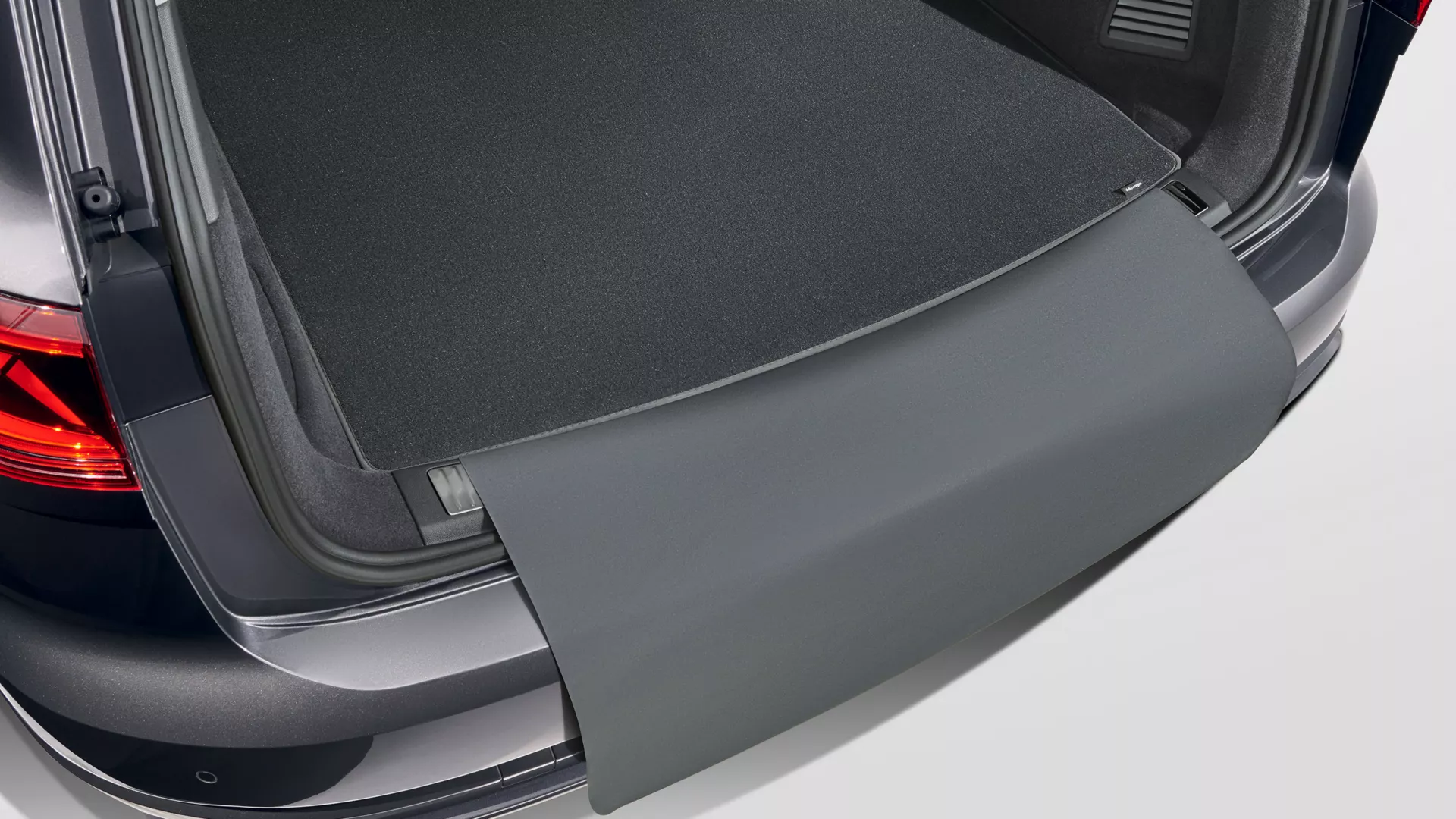 Reversible luggage compartment mat