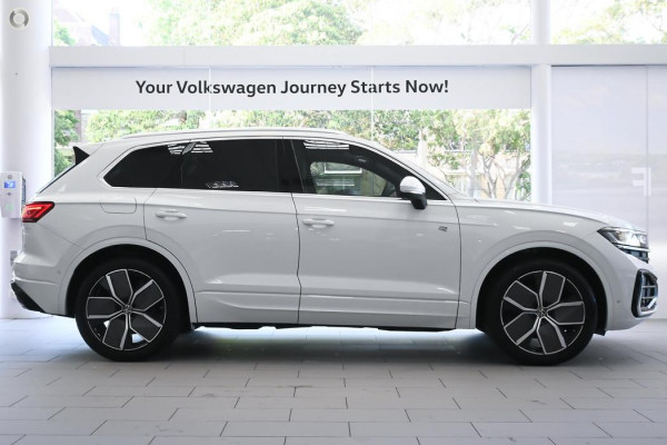 2025 Volkswagen Touareg RC 210TDI R-Line SUV Image 4