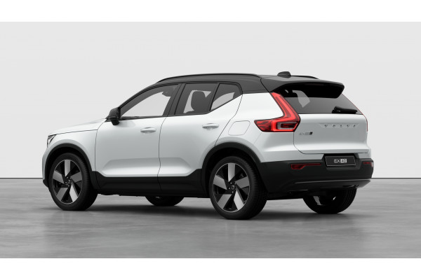 2026 Volvo EX40  Ultra Twin Motor Performance SUV Image 3