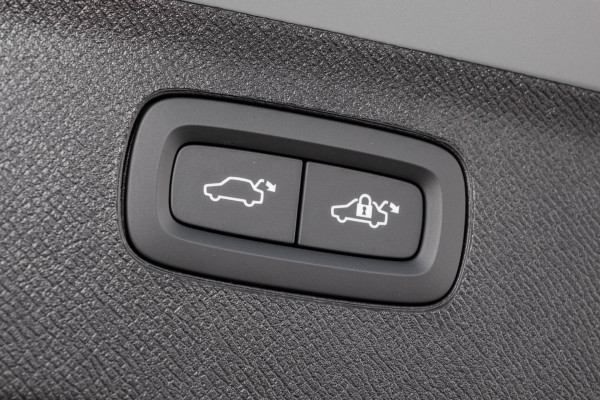 2026 Volvo XC90 L Series Plus T8 Plug-in Hybrid Dark SUV image 20