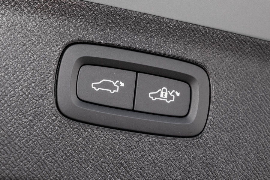 2026 Volvo XC90 L Series Plus T8 Plug-in Hybrid Dark SUV