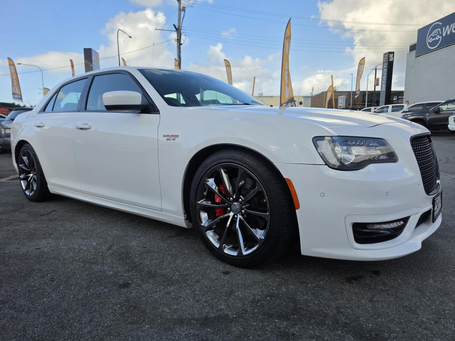 2017 Chrysler 300 LX SRT Sedan Image 5