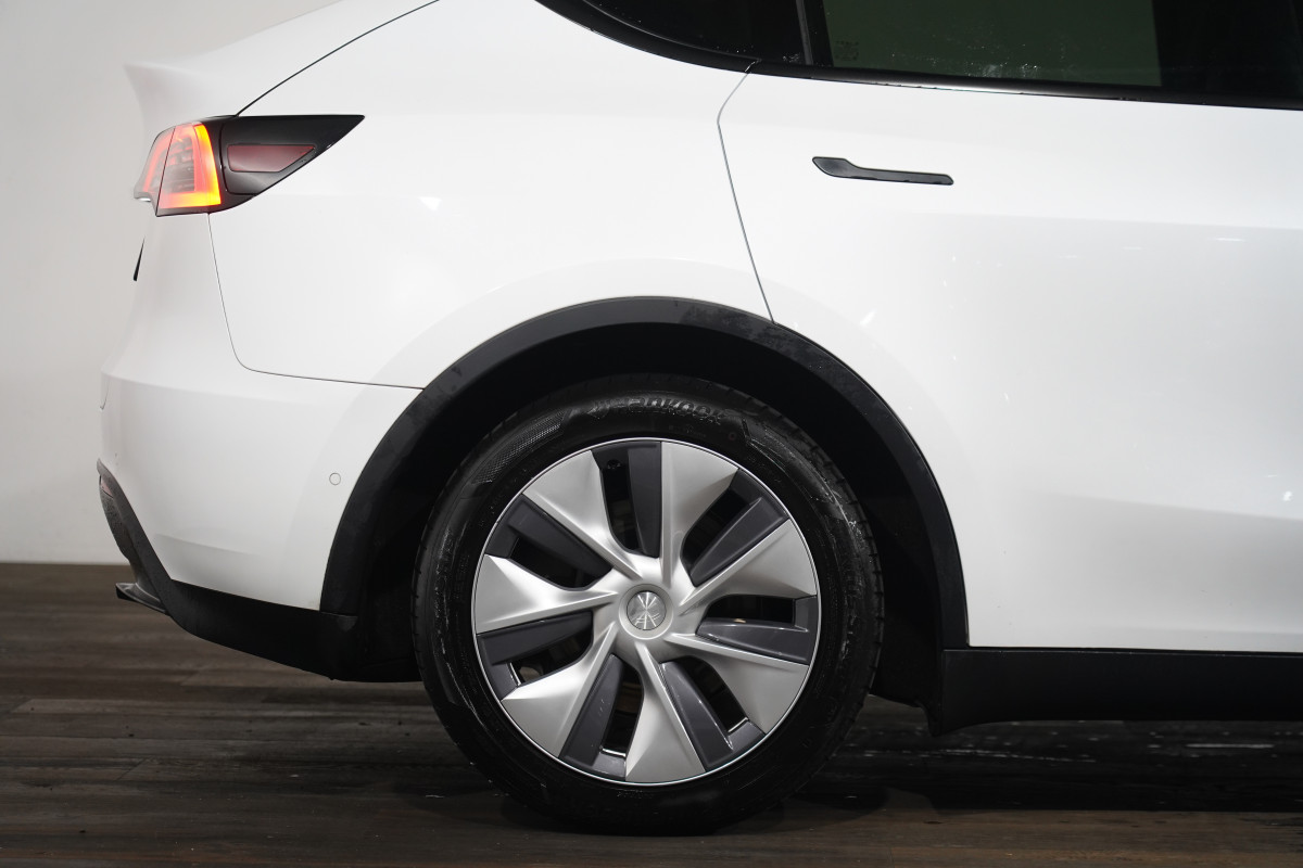 2024 Tesla Model Y Y Rear-Wheel Drive SUV Image 6