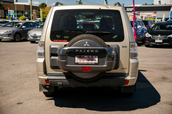 2012 Mitsubishi Pajero NW Exceed SUV Image 3