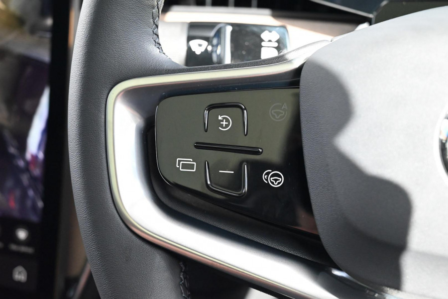 2026 Volvo EX90  Ultra Twin Motor Performance SUV Image 17